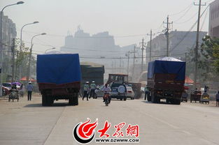 丹陽東路大貨車占道嚴重 菏澤交警集中清理